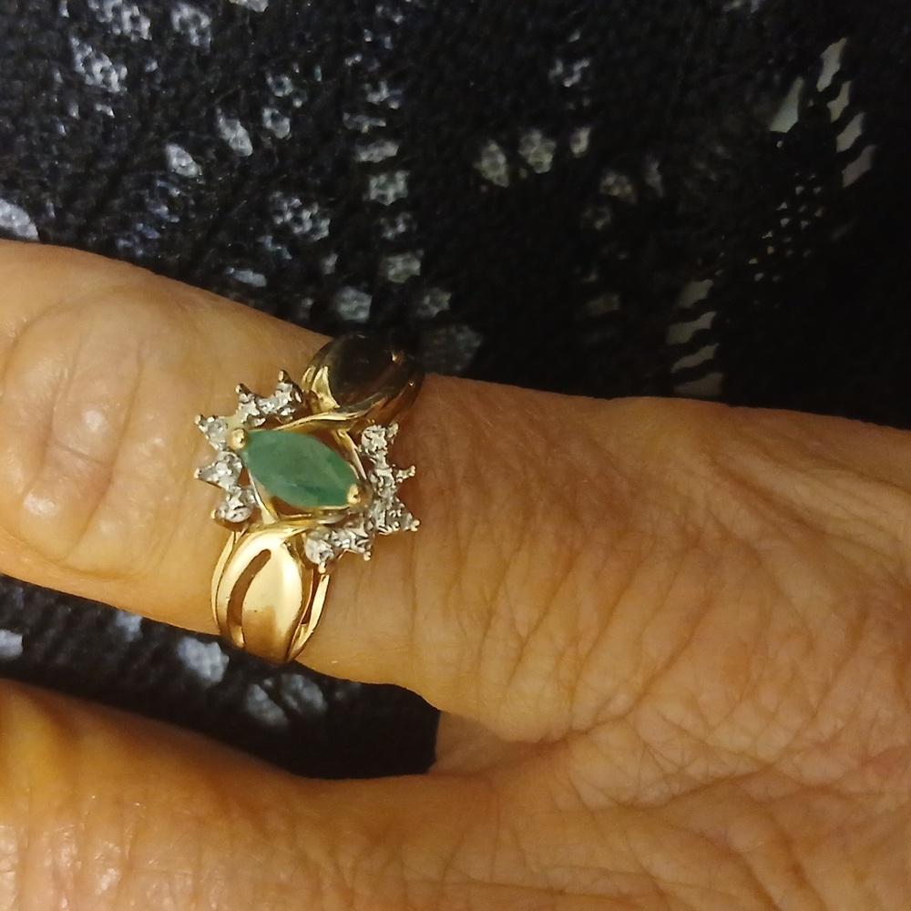 14K Marquise cut Emerald and diamond ring. Size 8 - Picture 7 of 13
